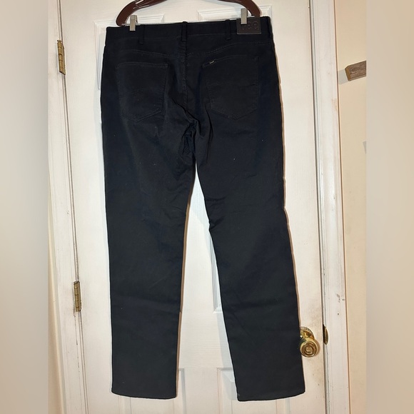 NWT men’s Lee Performance Fit jeans. - Picture 2 of 7